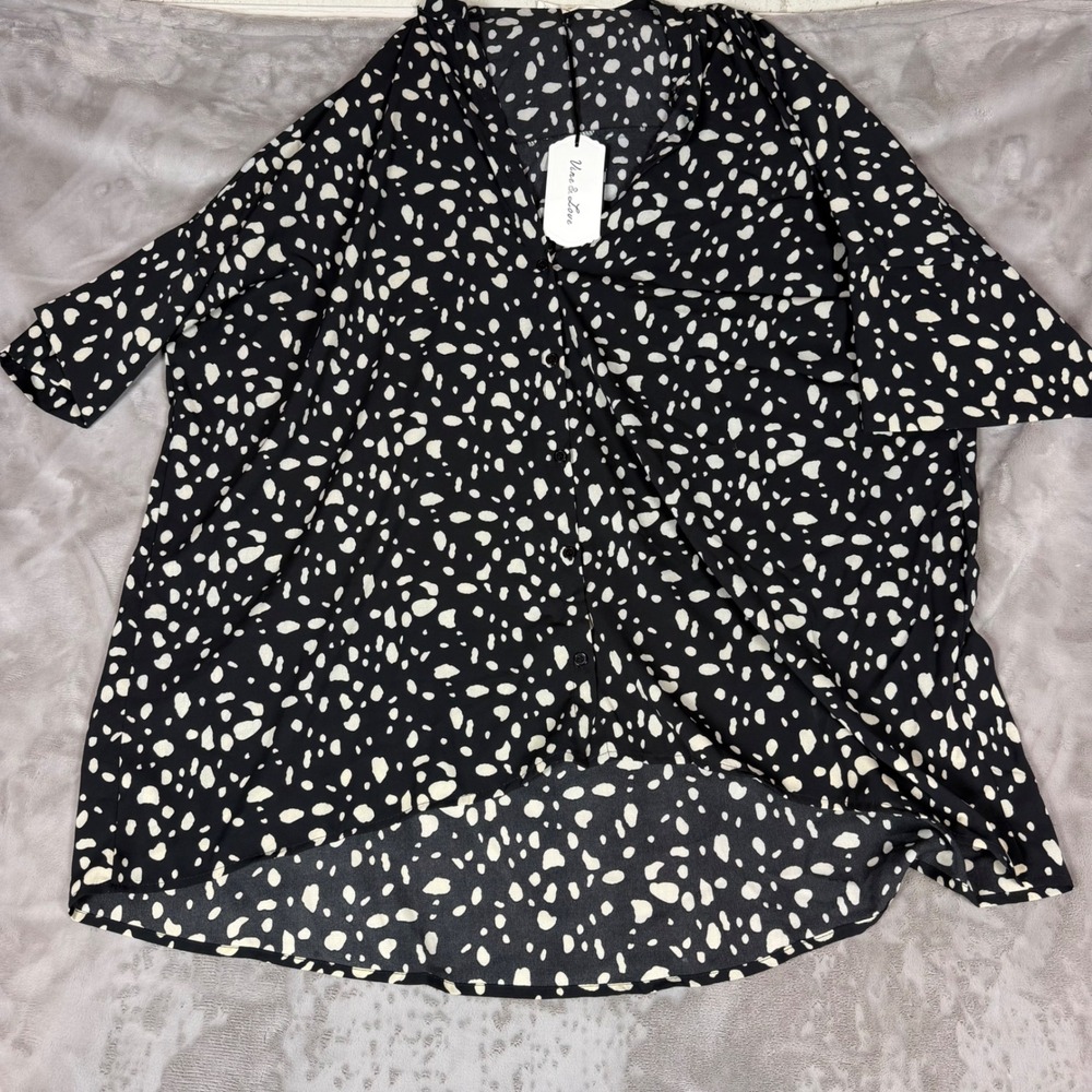 Vine & Love Black White Animal Print Button Down High Low Top Size M NWT